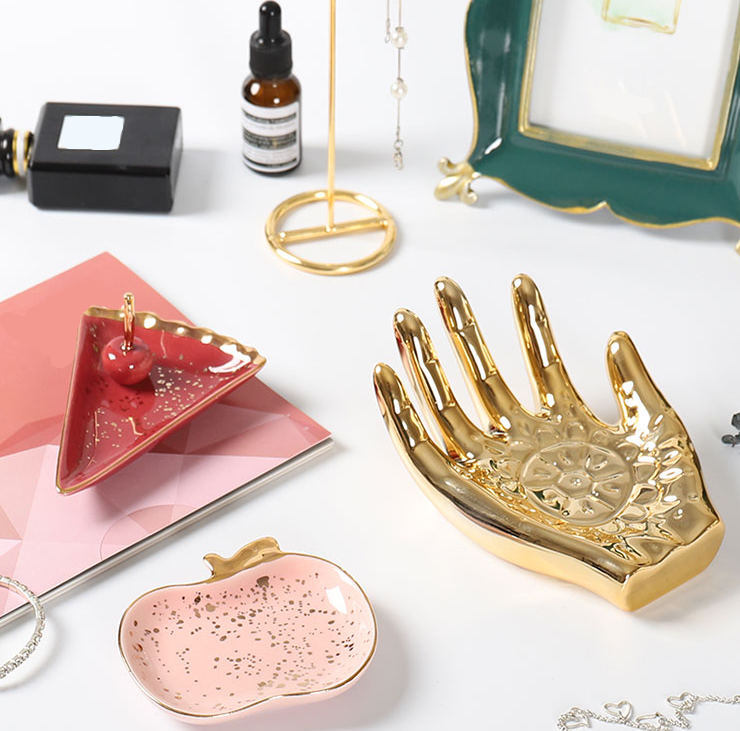 Ceramic Jewelry Tray – Elegant Everyday Organizer